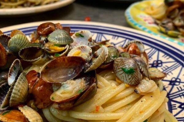 Tischi Toschisea food restaurant in Sicily