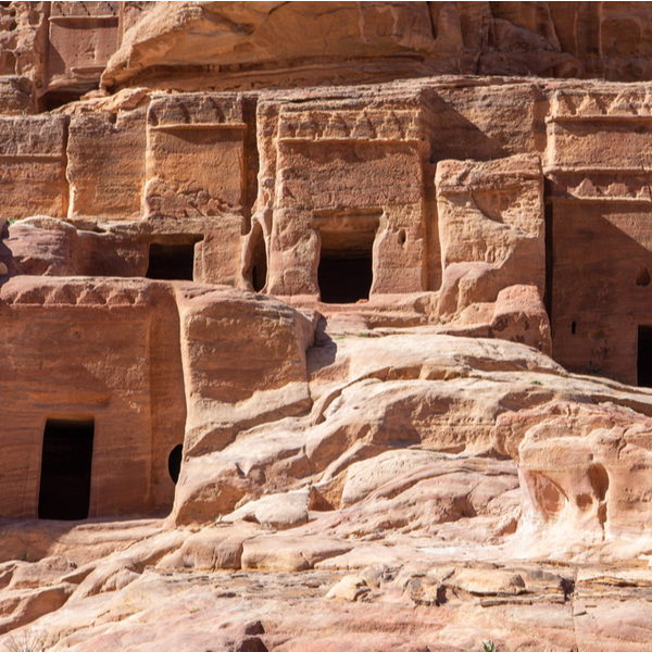 petra caves in jordan